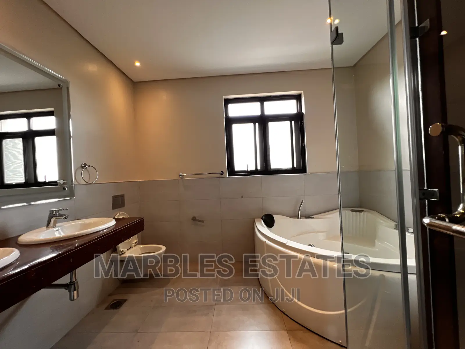 5bdrm Penthouse in Kololo, Central Division for rent