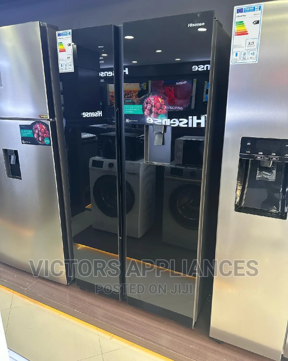 Hisense 670L Side by Side Refrigerator With Mirror Finish