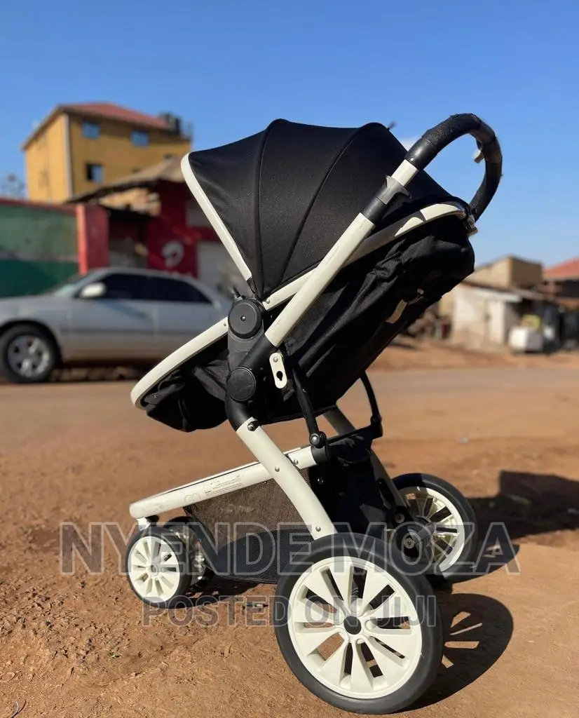 Press Stroller Black and White