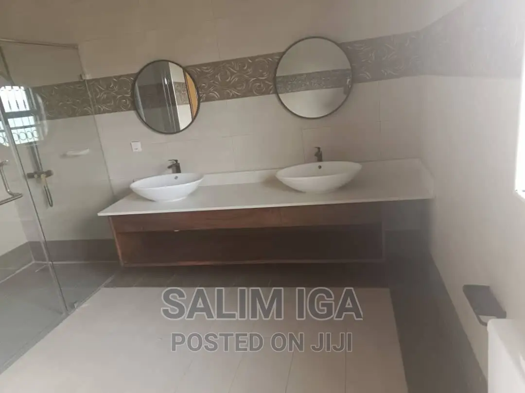 5bdrm Maisonette in Kololo Property, Wakiso / Wakiso for rent