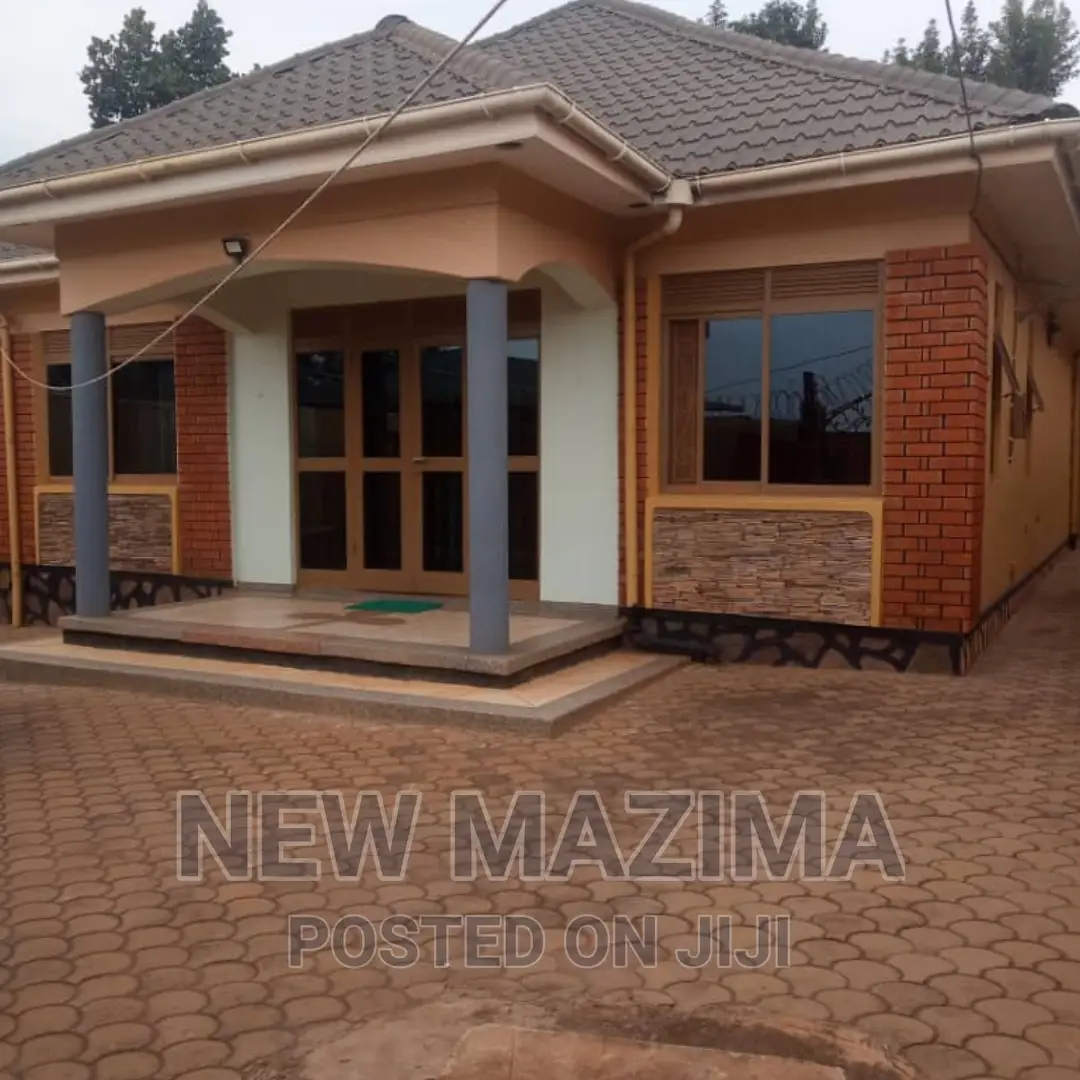 3bdrm Bungalow in Seguku Ntebe Rd, Central Division for sale