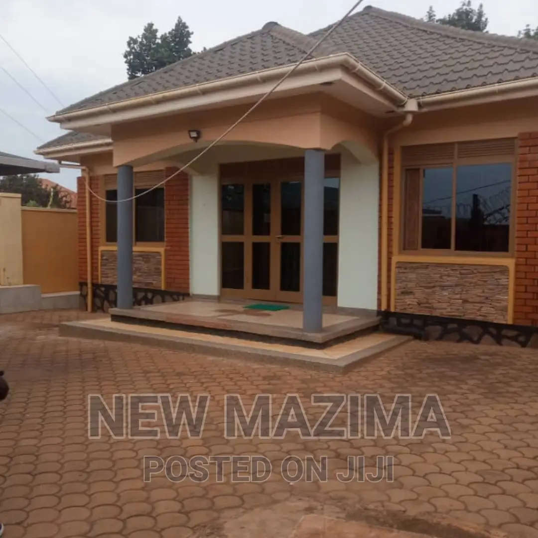 3bdrm Bungalow in Seguku Ntebe Rd, Central Division for sale