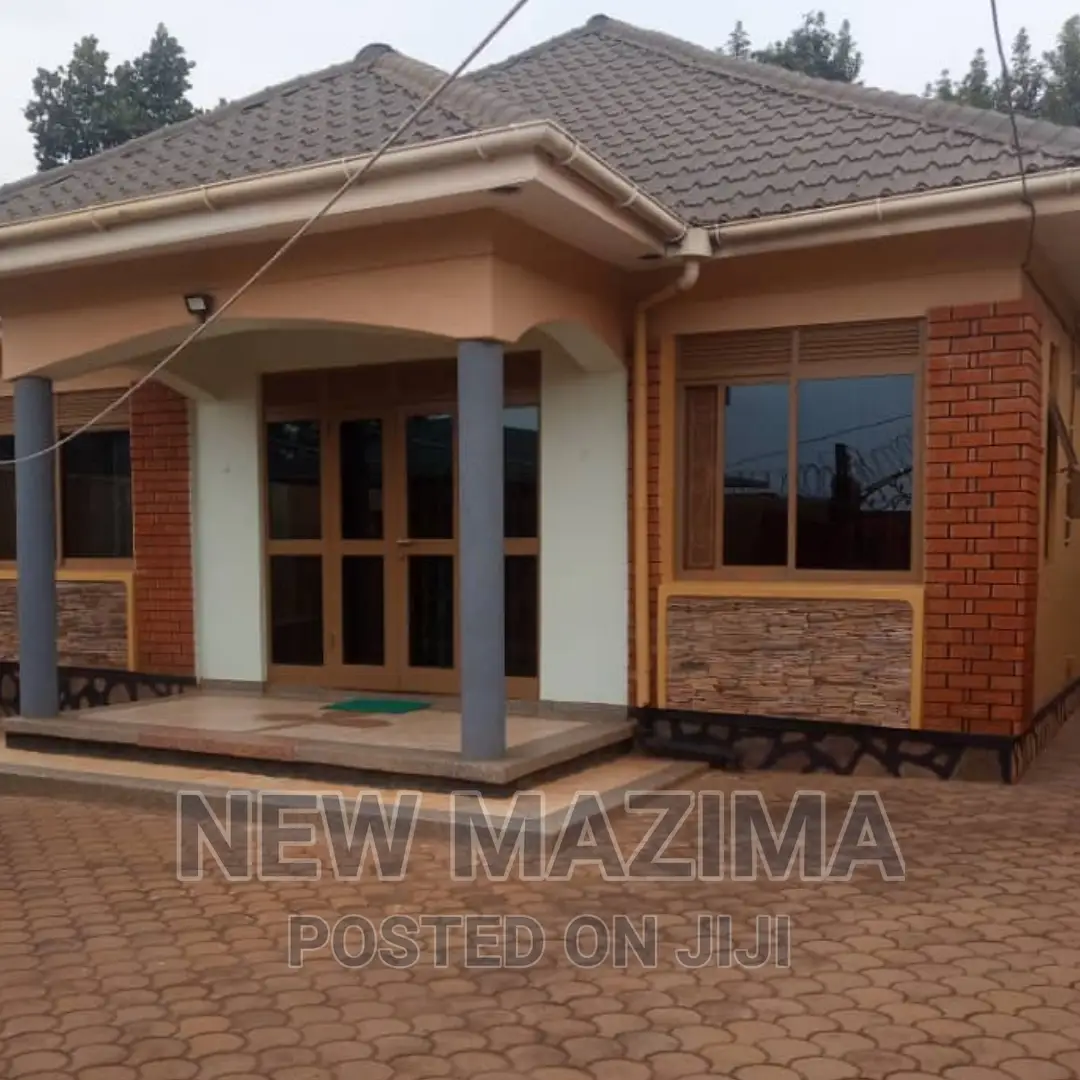 3bdrm Bungalow in Seguku Ntebe Rd, Central Division for sale