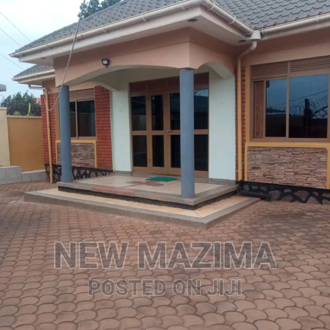 3bdrm Bungalow in Seguku Ntebe Rd, Central Division for sale