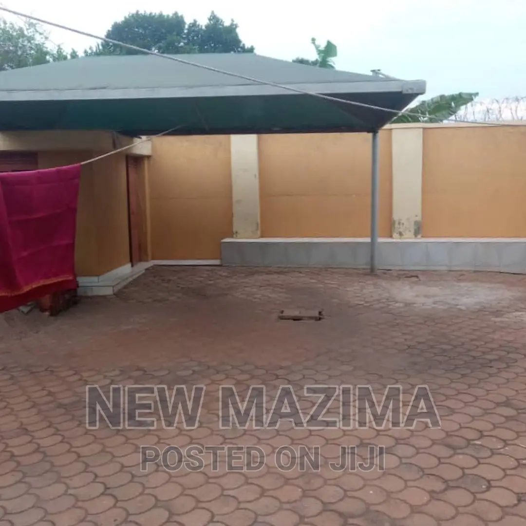 3bdrm Bungalow in Seguku Ntebe Rd, Central Division for sale