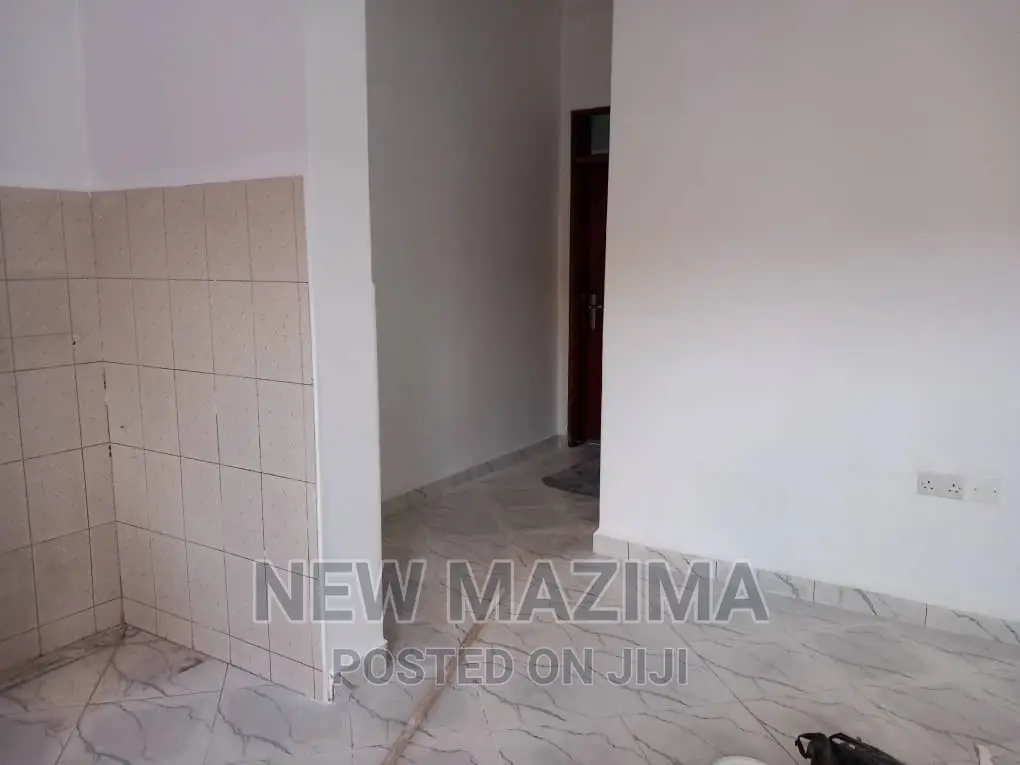 7bdrm Block of Flats in Munyonyo Heights, Central Division for sale