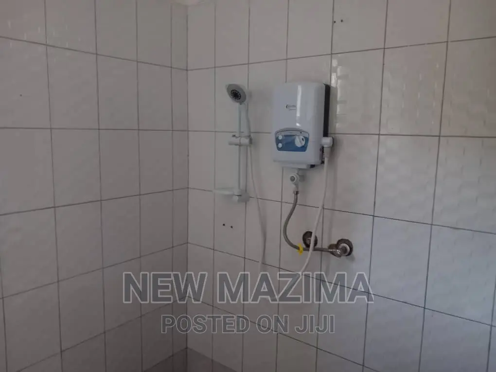 7bdrm Block of Flats in Munyonyo Heights, Central Division for sale
