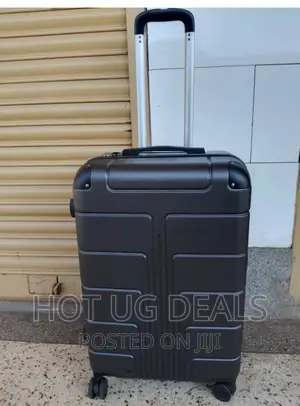 Medium Size 4-wheel Spinner Travel Suitcase Bag- Black