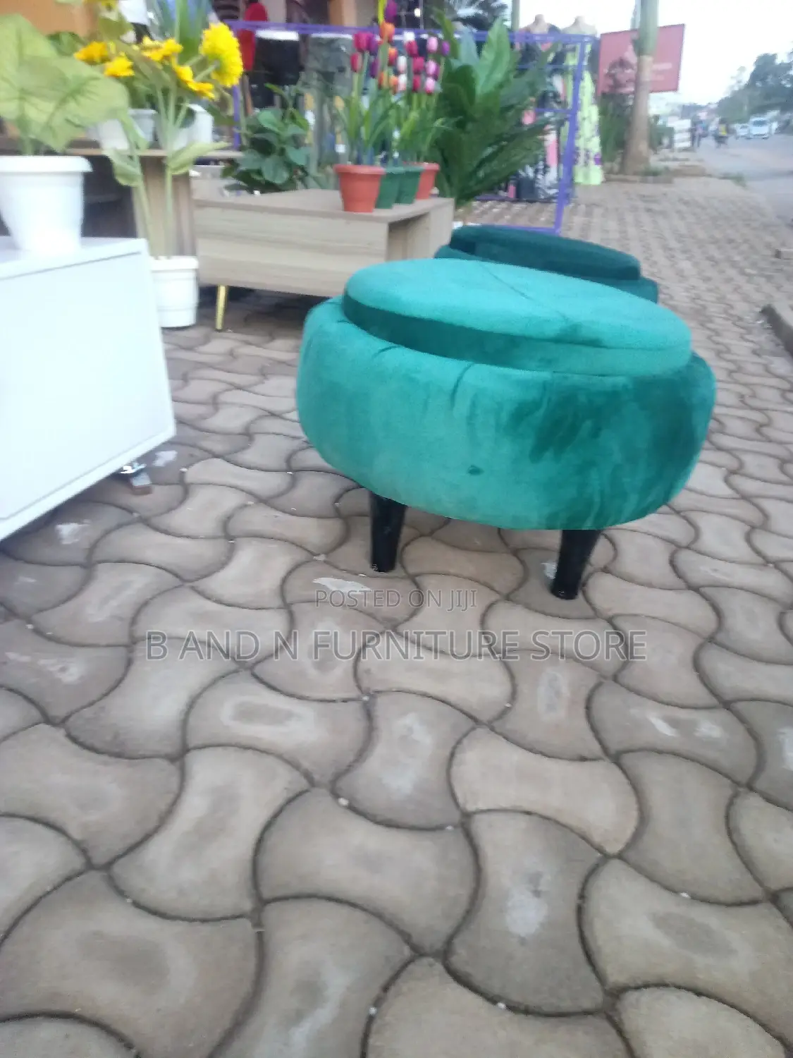 Relax Sit With One Feet in Reduis and Two Feet Long