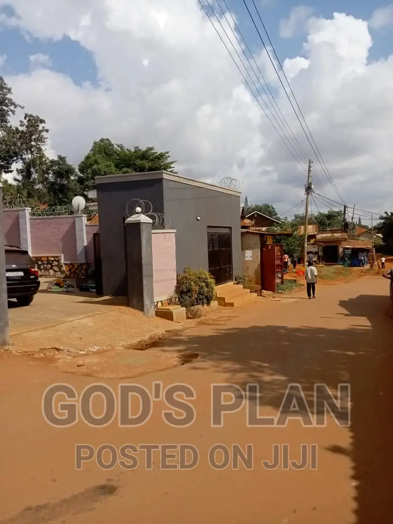 6bdrm Block of Flats in Makindye Kizungu, Central Division for sale