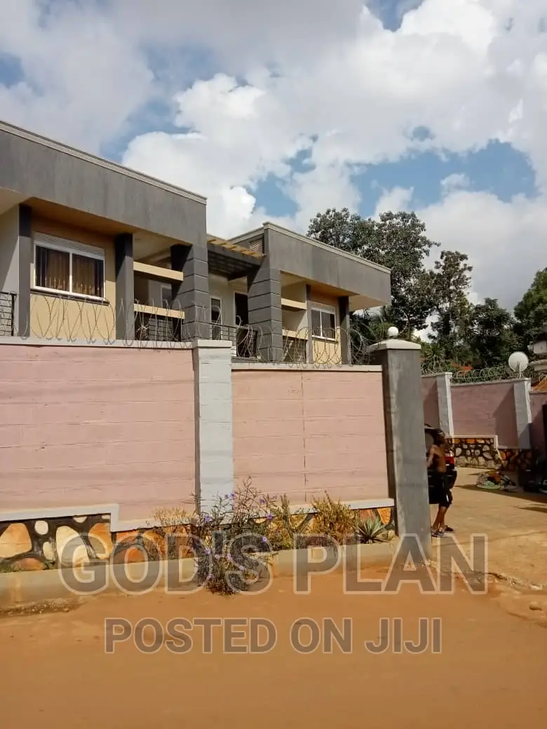 6bdrm Block of Flats in Makindye Kizungu, Central Division for sale