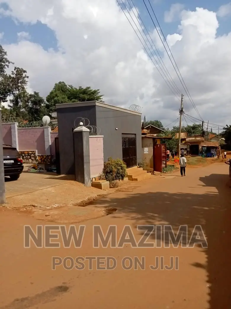 6bdrm Block of Flats in Makindye Kizungu, Central Division for sale