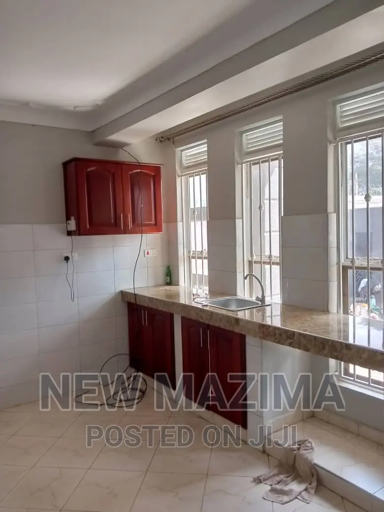 6bdrm Block of Flats in Makindye Kizungu, Central Division for sale