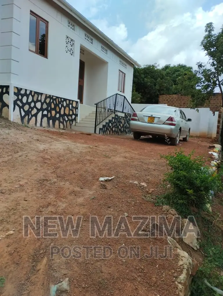 2bdrm House in Nsangi Town, Central Division for sale