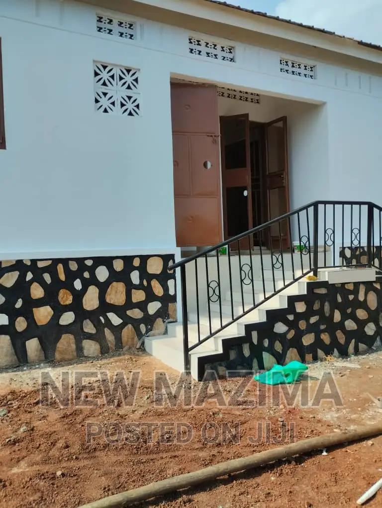 2bdrm House in Nsangi Town, Central Division for sale