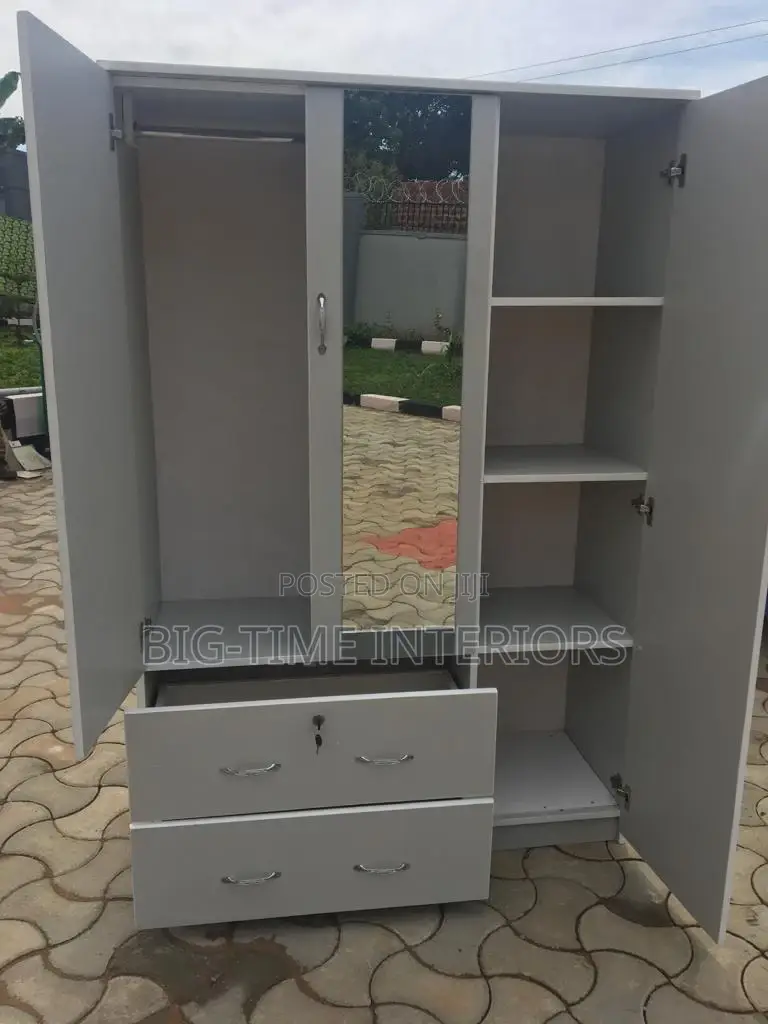 White Triple Door Wardrobe 4*6feet