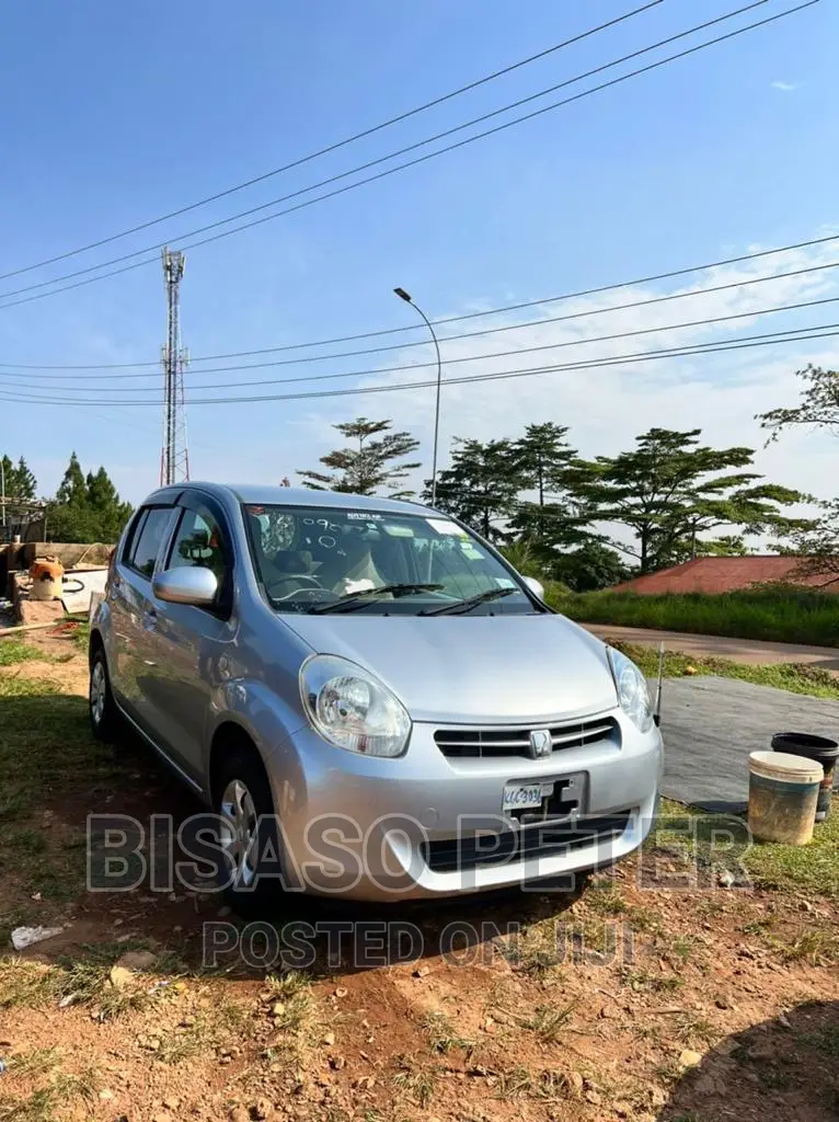Toyota Passo 1.0 FWD 2011 Silver