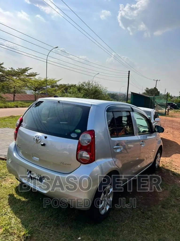 Toyota Passo 1.0 FWD 2011 Silver