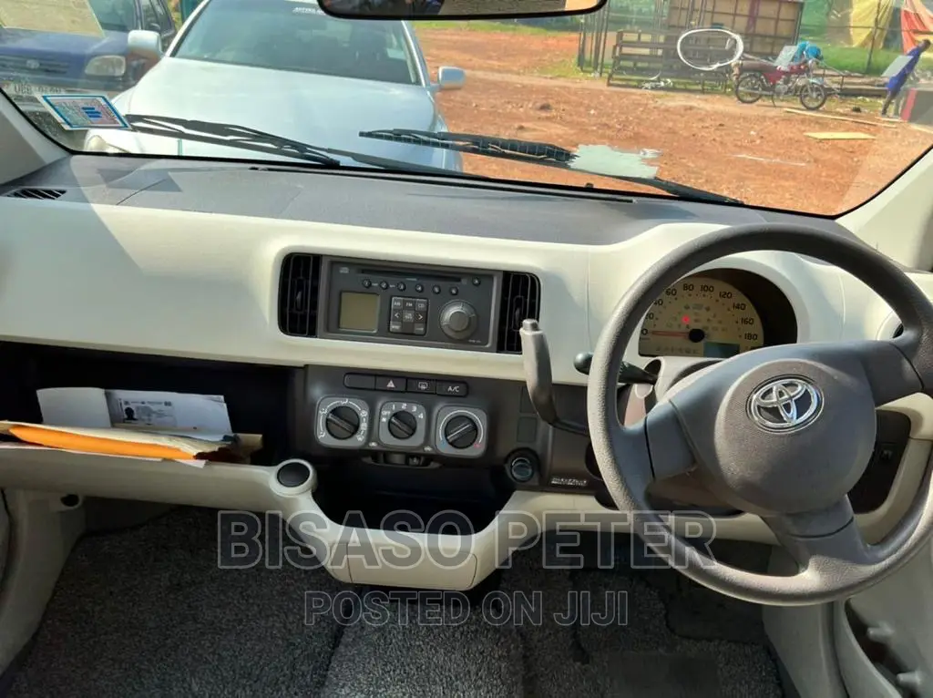 Toyota Passo 1.0 FWD 2011 Silver