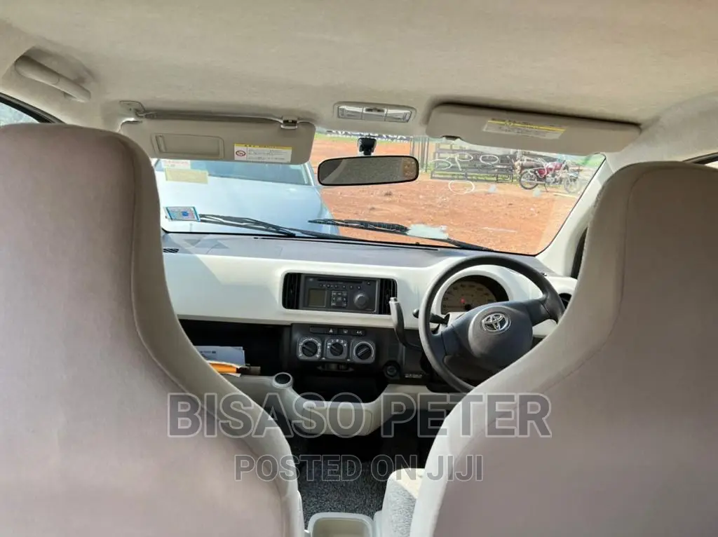 Toyota Passo 1.0 FWD 2011 Silver