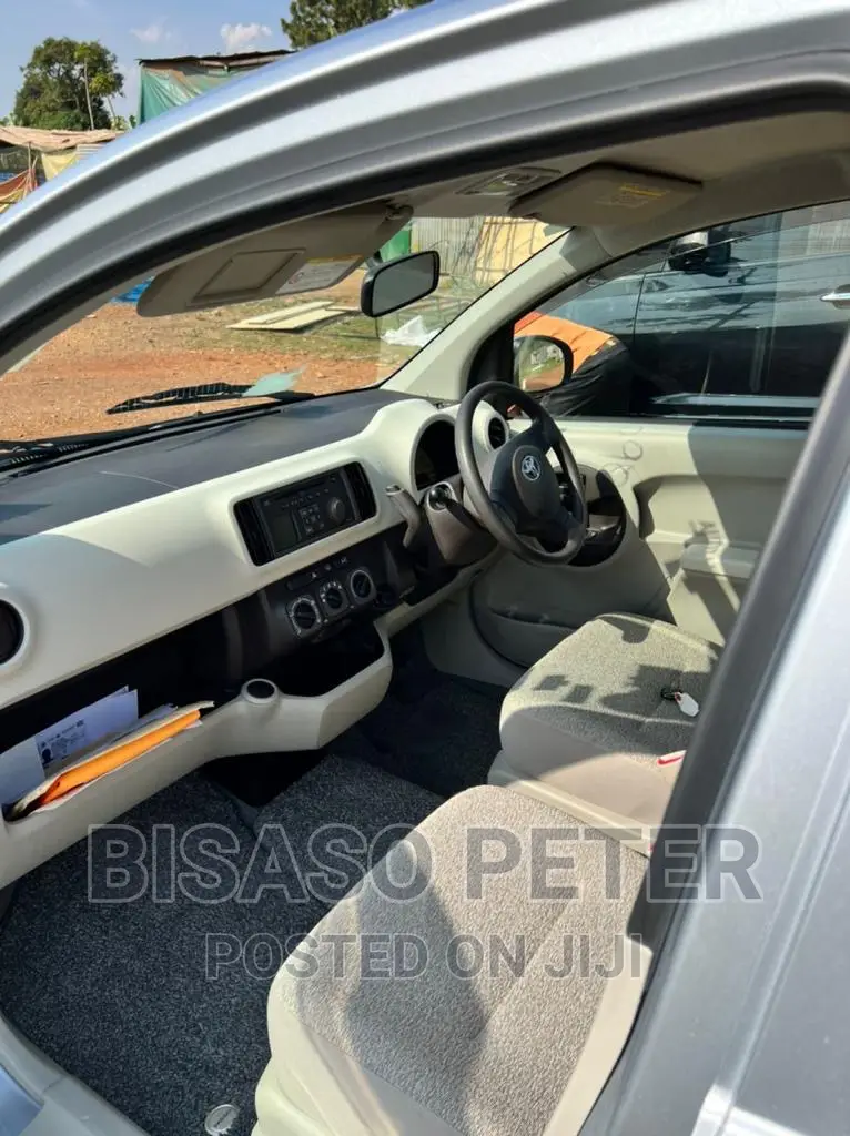 Toyota Passo 1.0 FWD 2011 Silver