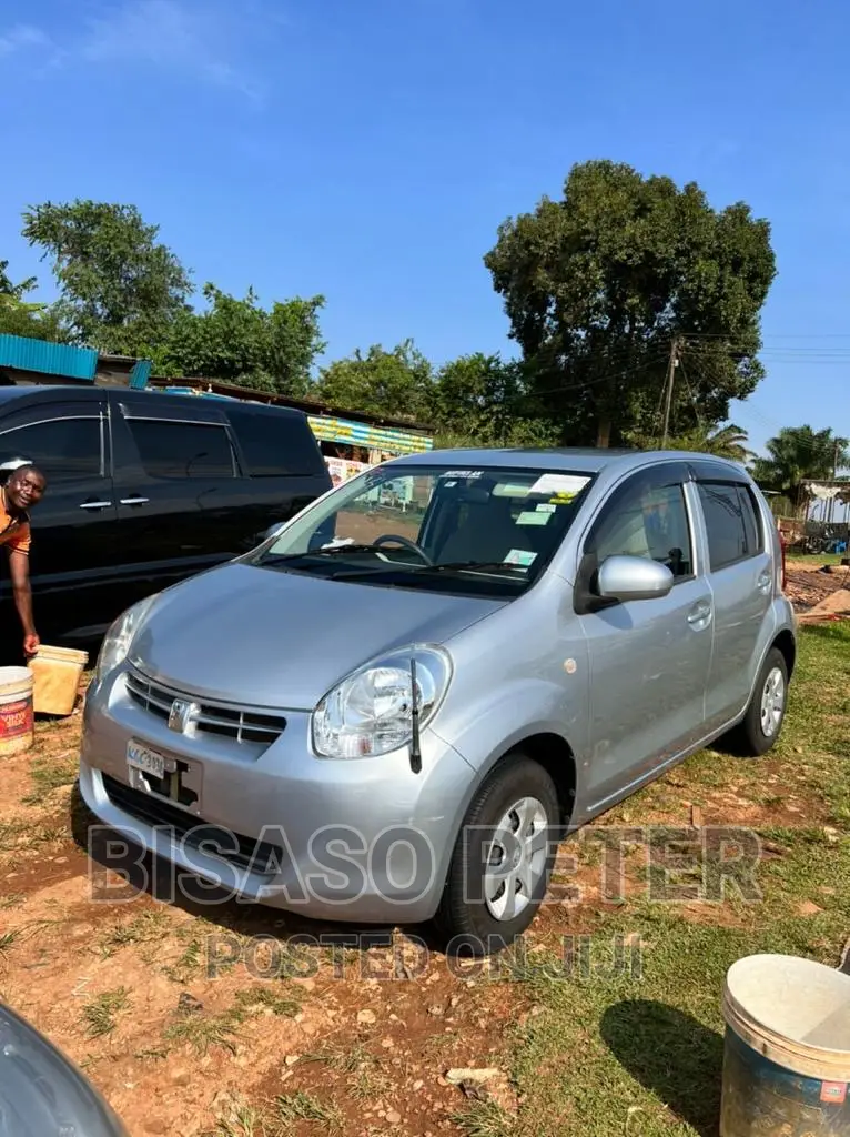 Toyota Passo 1.0 FWD 2011 Silver