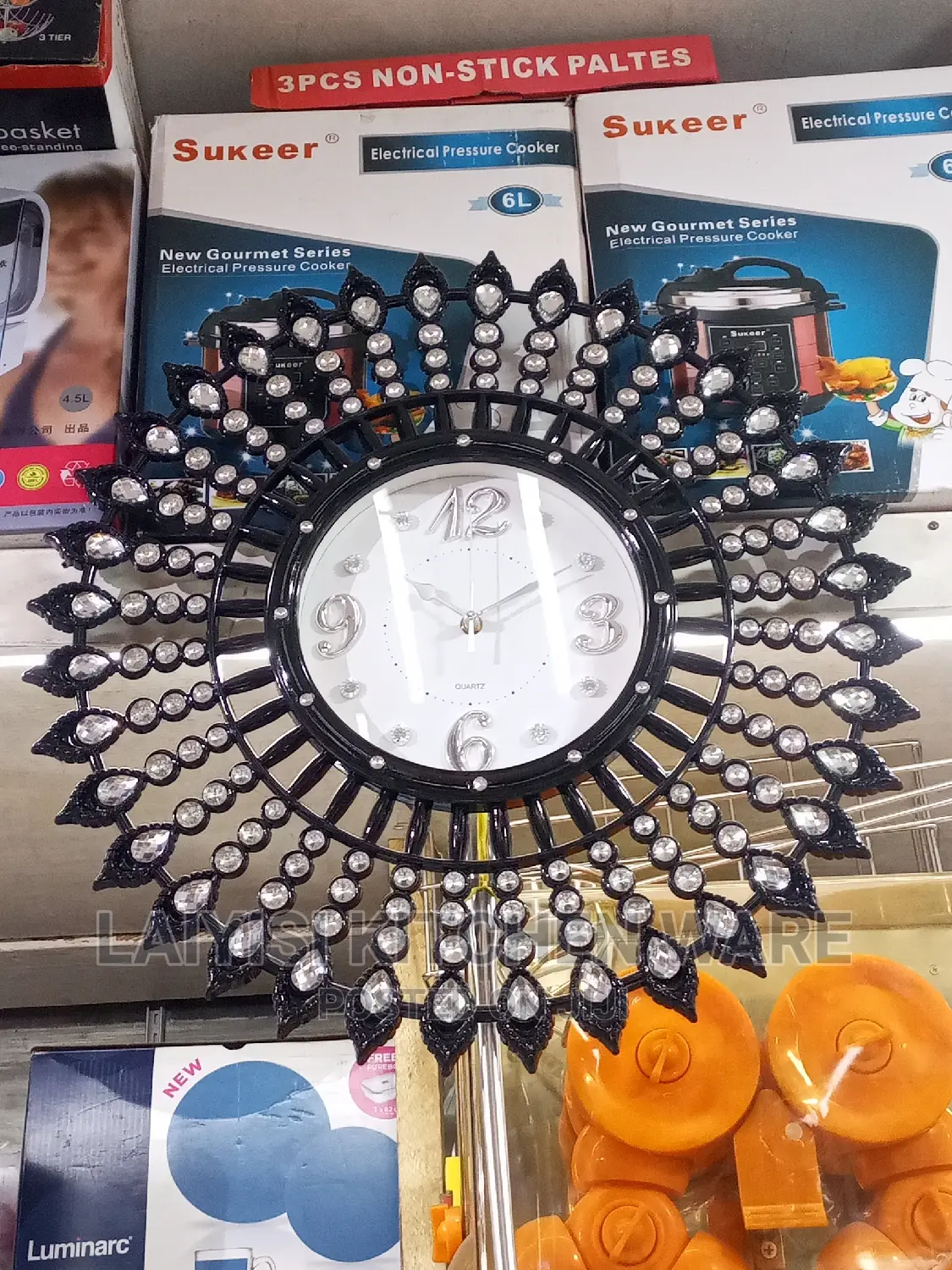 Unique Design and Classy Non Stick Wall Clock