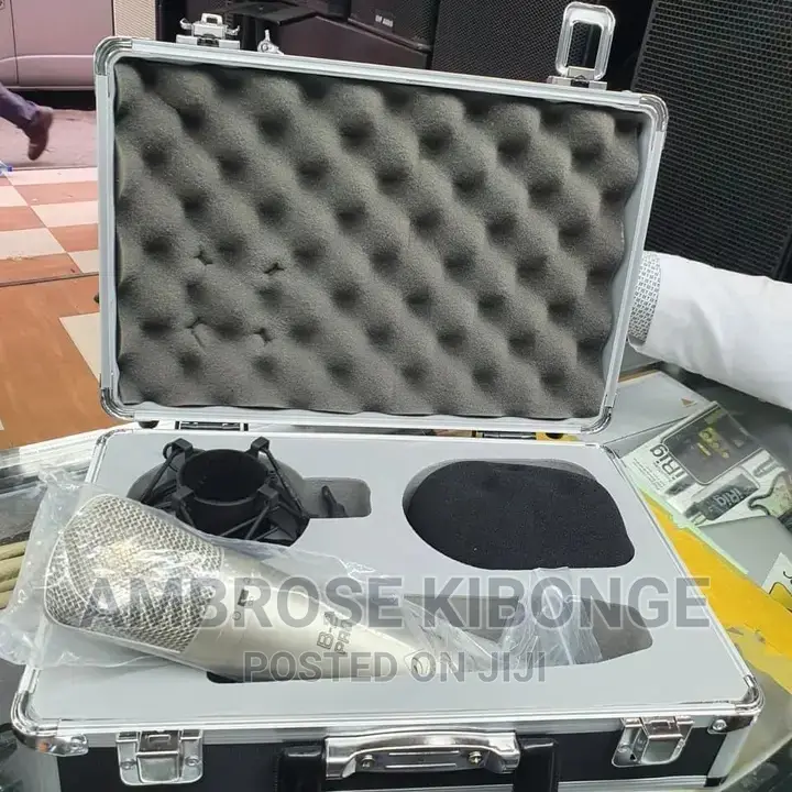 High Quality Behringer B-2 Gold Studio Condenser Microphone.