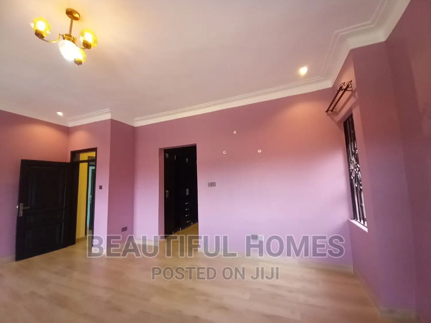 Furnished 6bdrm Duplex in Kiwatule Corporate, Nakawa for sale