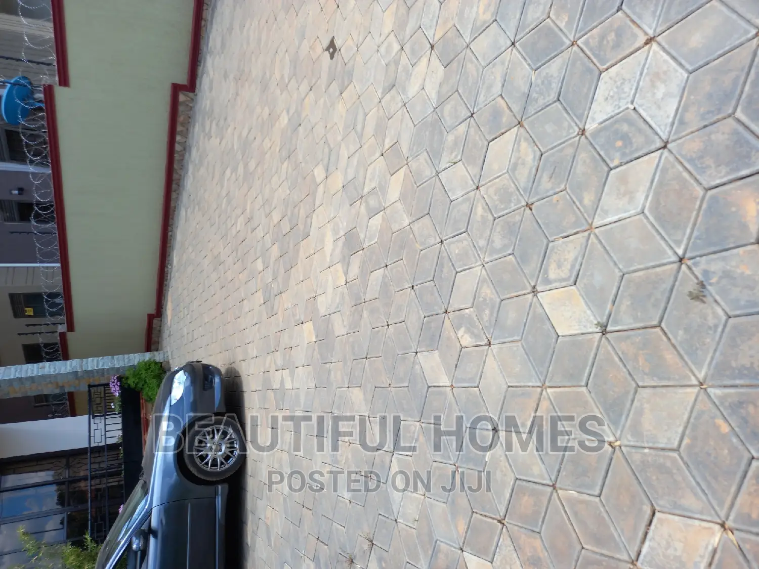 Furnished 6bdrm Duplex in Kiwatule Corporate, Nakawa for sale