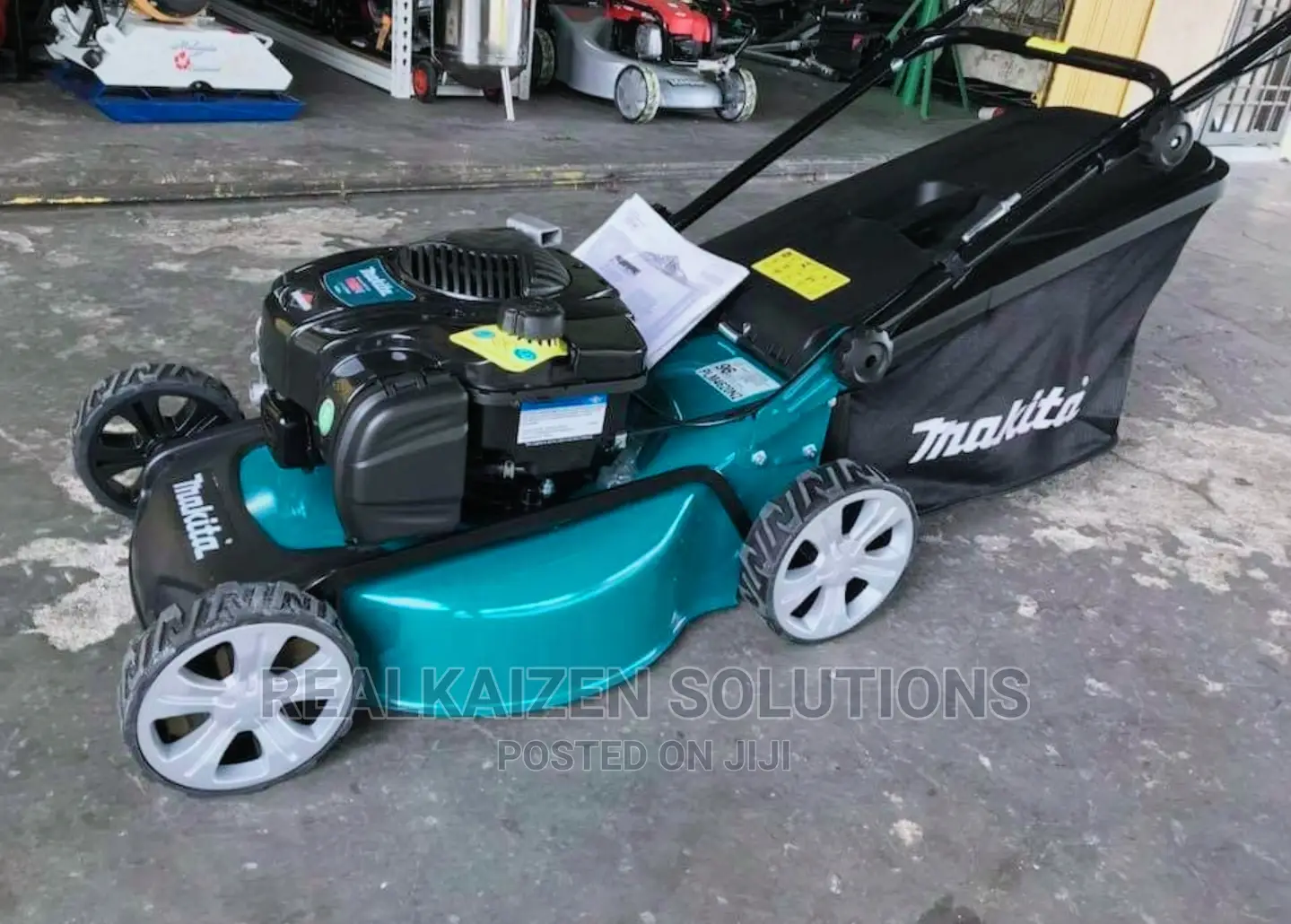 MAKITA 4 Stroke Petrol Powered Briggs and Stratton Lawnmower
