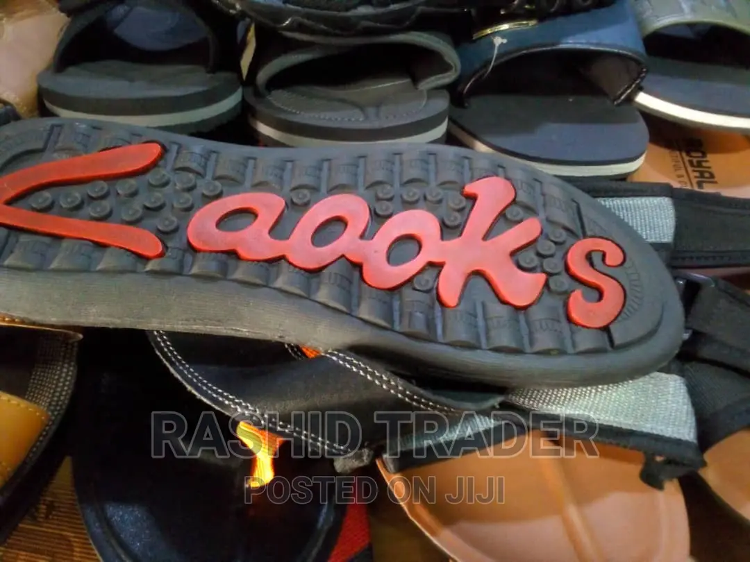 Men's Flats in Stock