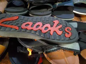 Men's Flats in Stock