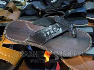 Men's Flats in Stock