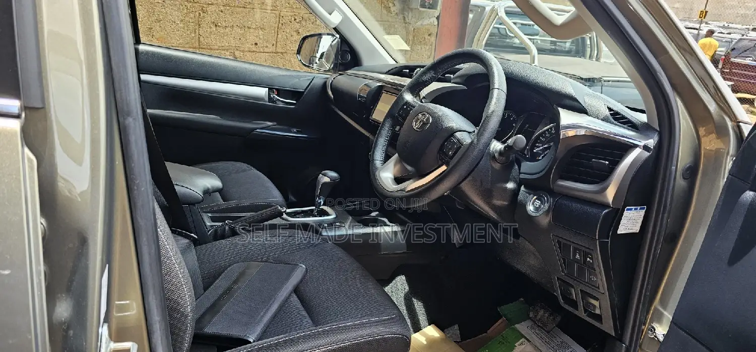 Toyota Hilux 2020 Green