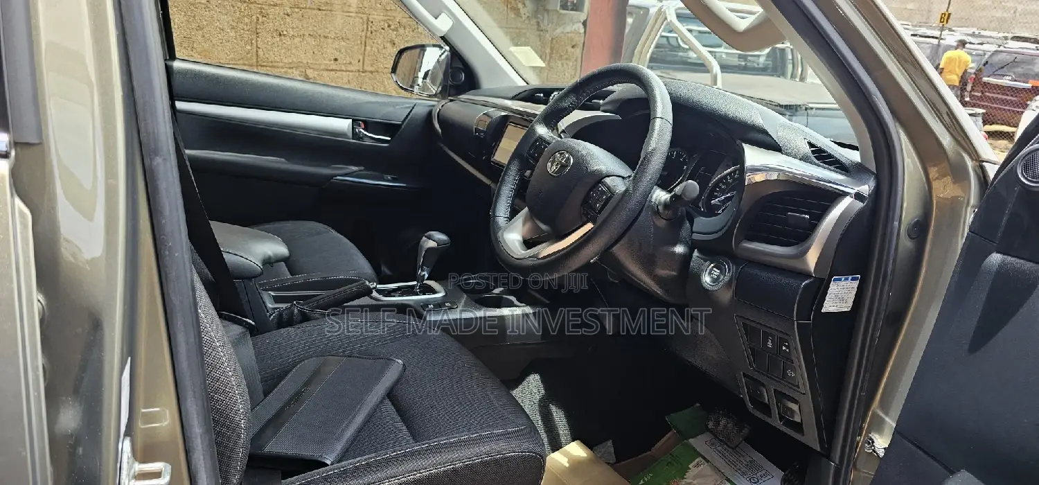 Toyota Hilux 2020 Green
