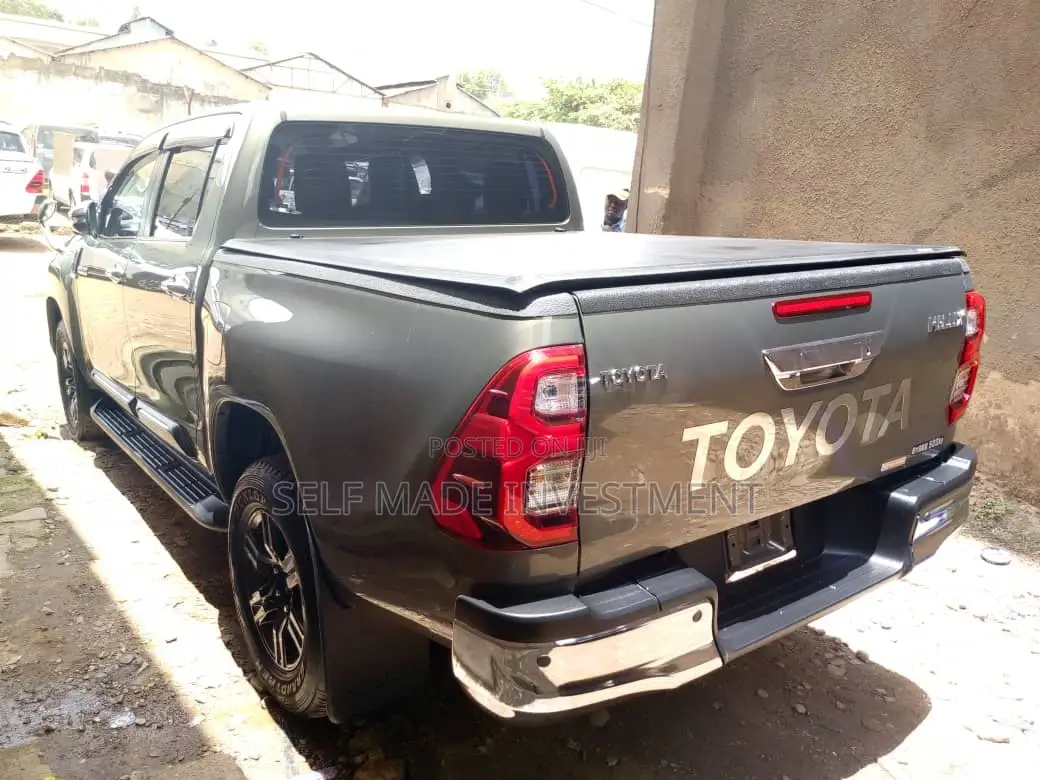 Toyota Hilux 2020 Green