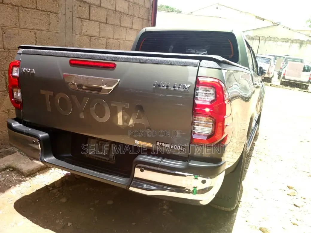 Toyota Hilux 2020 Green