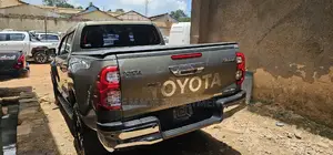Toyota Hilux 2020 Green