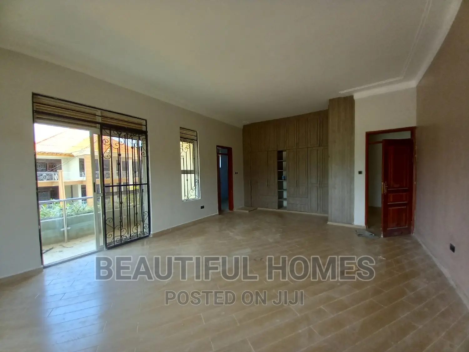 Furnished 6bdrm Duplex in Kyanja  Corporate, Nakawa for sale