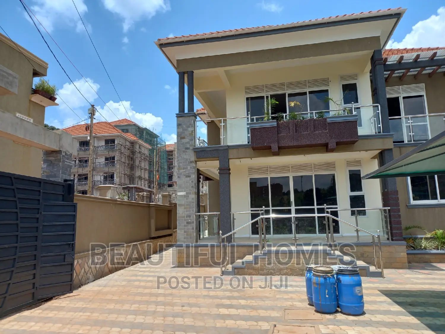 Furnished 6bdrm Duplex in Kyanja  Corporate, Nakawa for sale