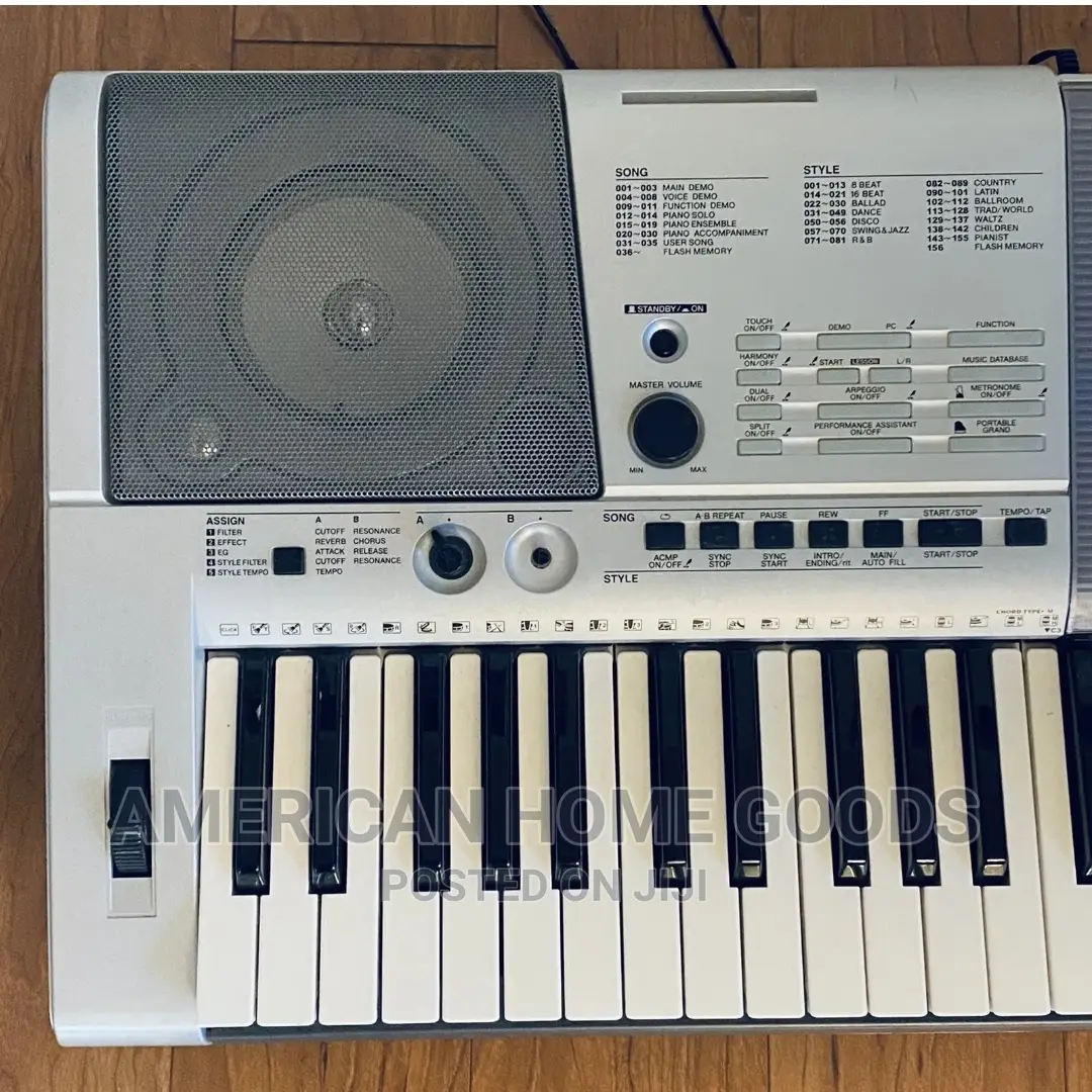 Yamaha PSR -E403 Keyboard 61 Keys With AC Adapter