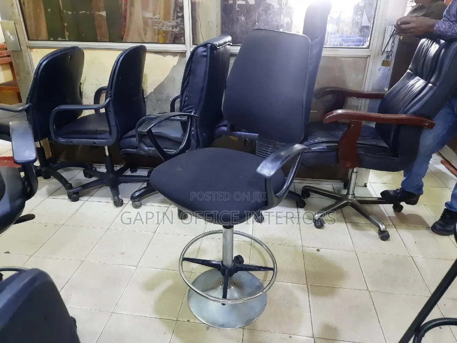 Non Moving Counter Chair