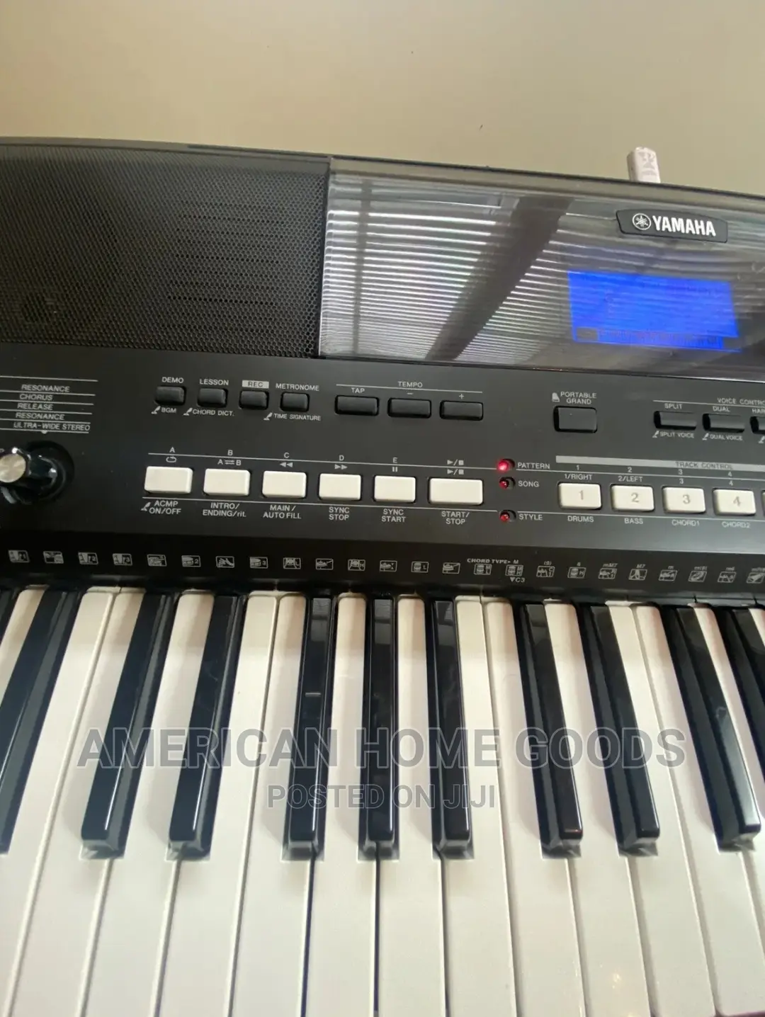 Yamaha PSR-E443 PORTATONE Keyboard, 61 Keys, USB