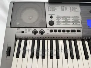 Original Yamaha YPT-400 Electric Keyboard, 61 Keys, USB