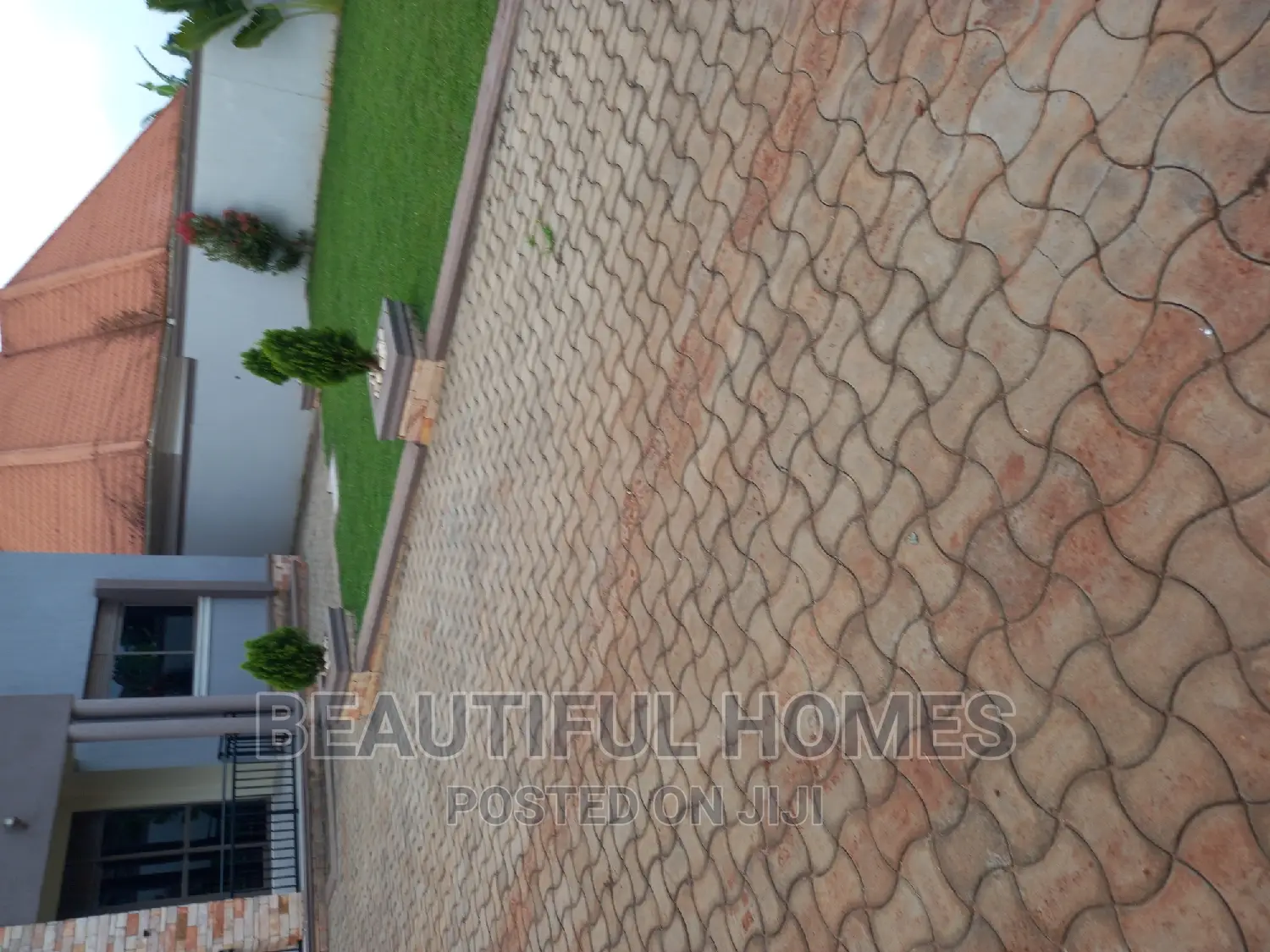 Furnished 4bdrm Bungalow in Kira for sale