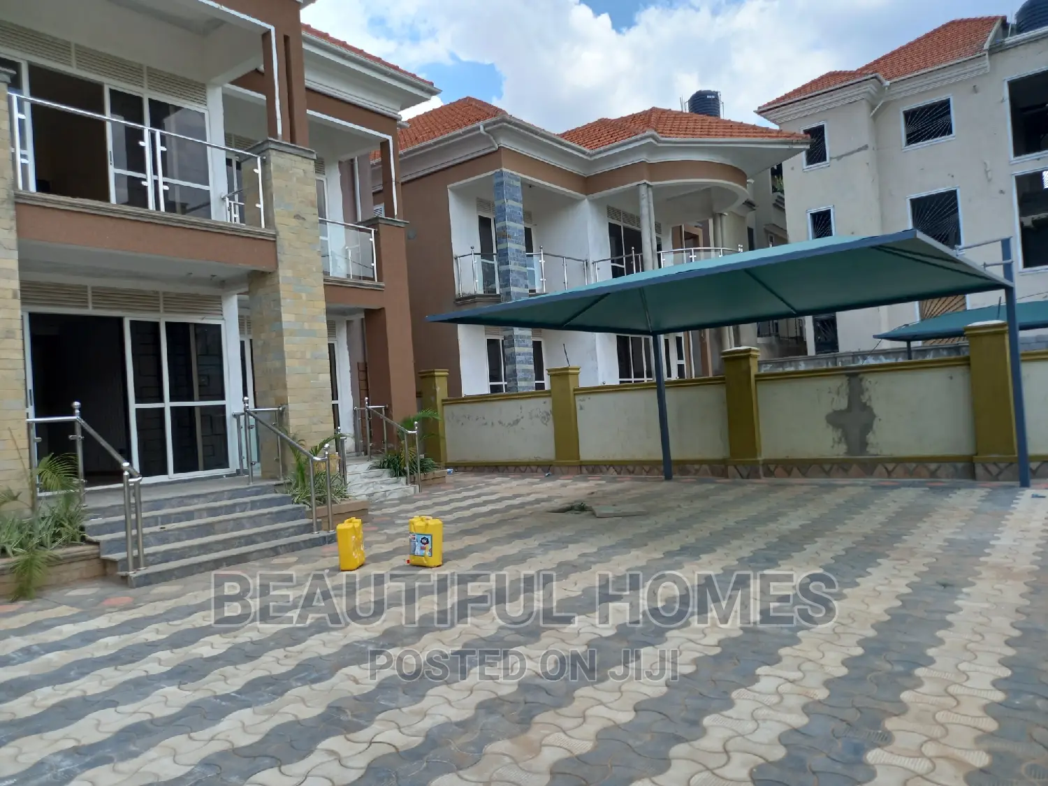 Furnished 6bdrm Duplex in Kyanja Tarmack, Nakawa for sale