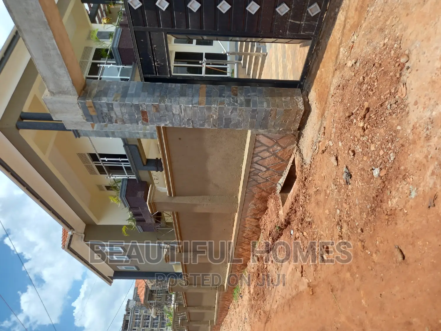 Furnished 6bdrm Duplex in Kyanja Tarmack, Nakawa for sale
