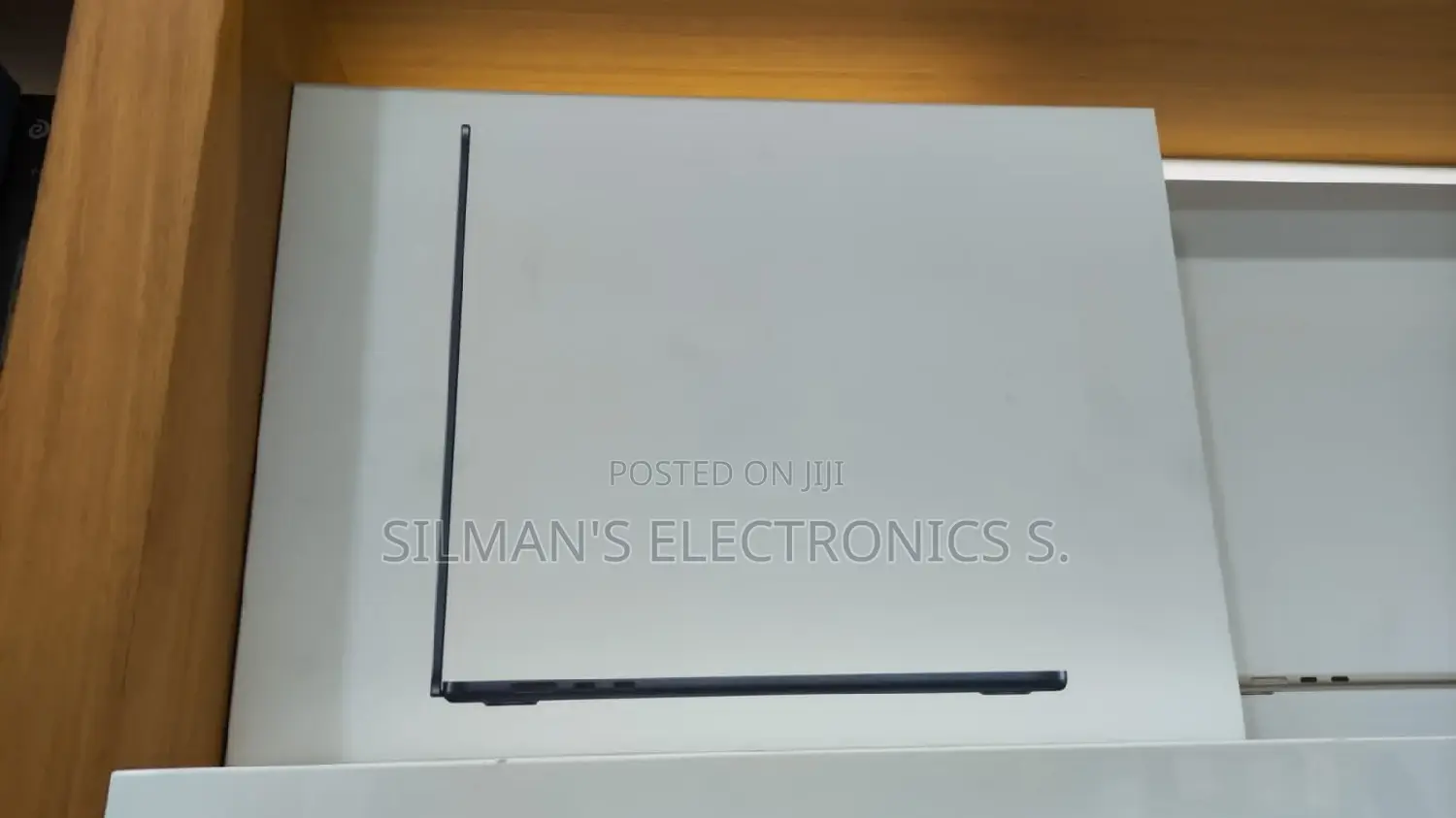 New Laptop Apple MacBook Air 2023 M2 8GB Apple M2 SSD 256GB