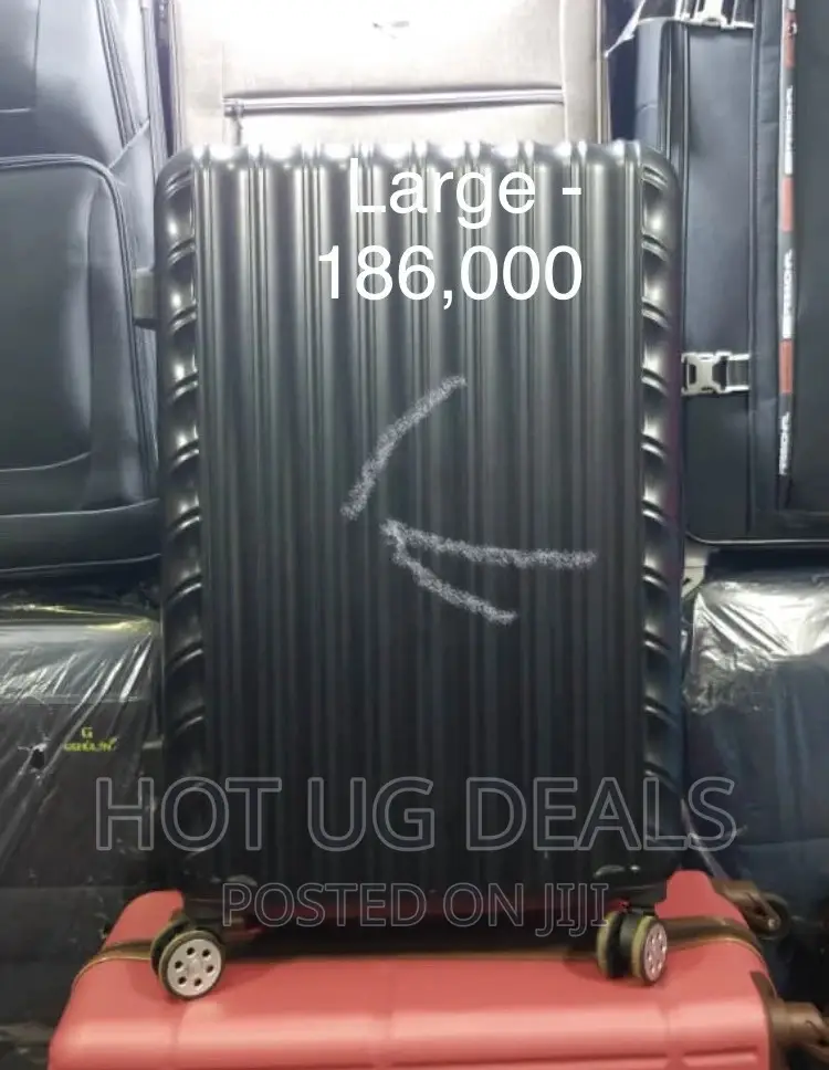 4 Wheel Large Size Spinner Suitcase - Black, Design Vary
